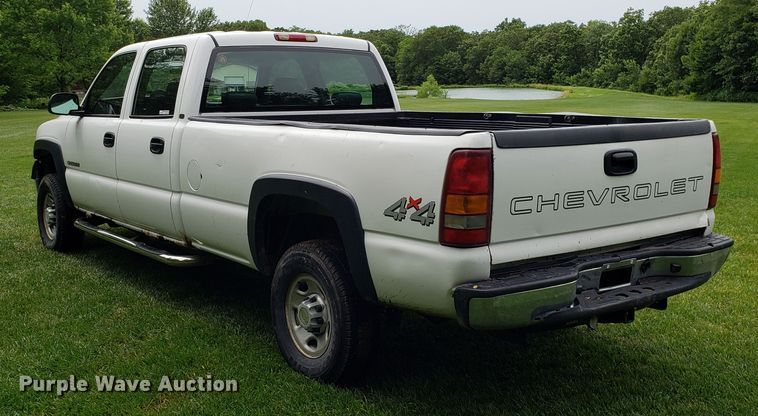 image for item AN9438 2002 Chevrolet Silverado 2500HD Crew Cab pickup truck