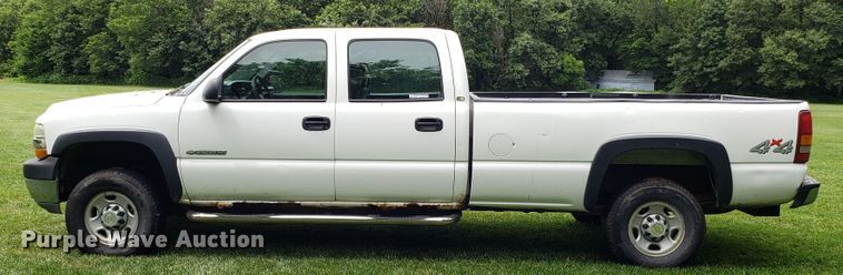 image for item AN9438 2002 Chevrolet Silverado 2500HD Crew Cab pickup truck