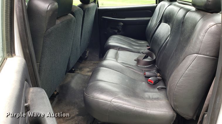 image for item AN9438 2002 Chevrolet Silverado 2500HD Crew Cab pickup truck