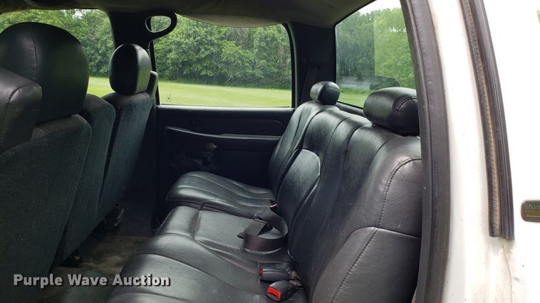 image for item AN9438 2002 Chevrolet Silverado 2500HD Crew Cab pickup truck