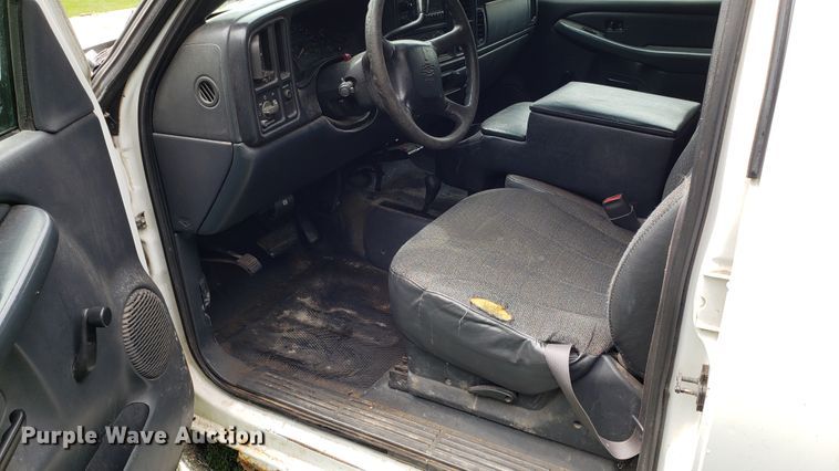 image for item AN9438 2002 Chevrolet Silverado 2500HD Crew Cab pickup truck