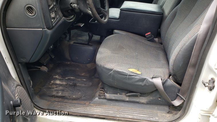 image for item AN9438 2002 Chevrolet Silverado 2500HD Crew Cab pickup truck