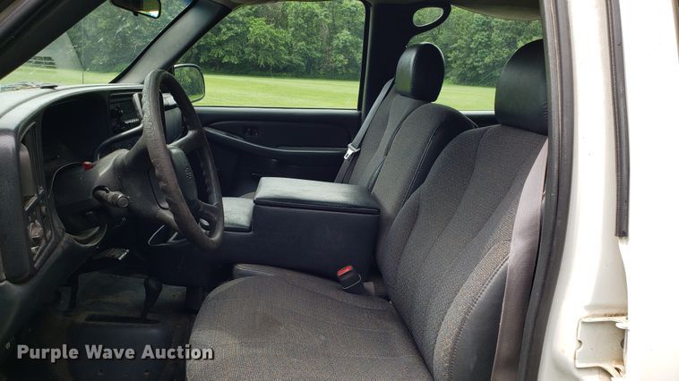 image for item AN9438 2002 Chevrolet Silverado 2500HD Crew Cab pickup truck