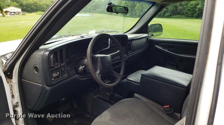 image for item AN9438 2002 Chevrolet Silverado 2500HD Crew Cab pickup truck