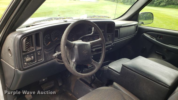 image for item AN9438 2002 Chevrolet Silverado 2500HD Crew Cab pickup truck