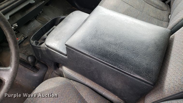 image for item AN9438 2002 Chevrolet Silverado 2500HD Crew Cab pickup truck