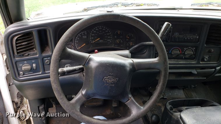 image for item AN9438 2002 Chevrolet Silverado 2500HD Crew Cab pickup truck