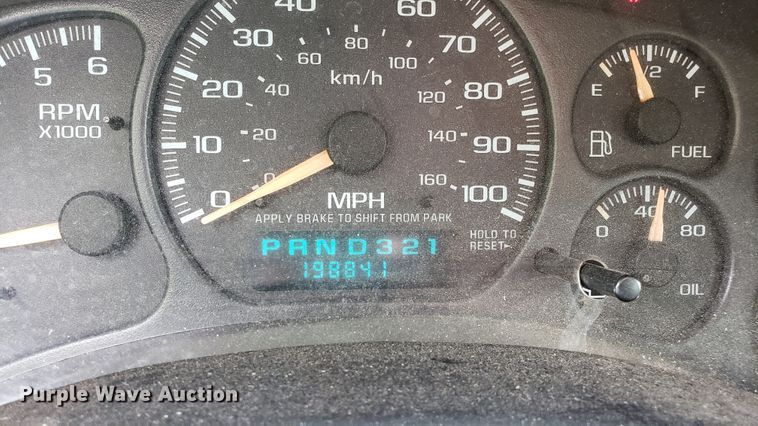 image for item AN9438 2002 Chevrolet Silverado 2500HD Crew Cab pickup truck