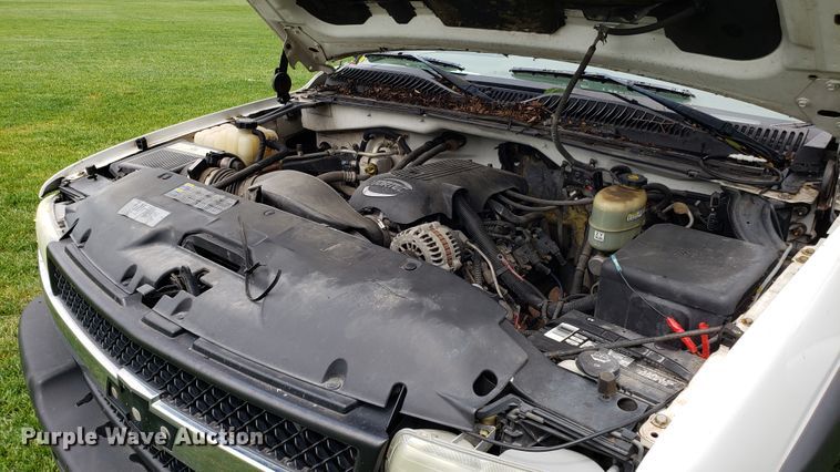 image for item AN9438 2002 Chevrolet Silverado 2500HD Crew Cab pickup truck