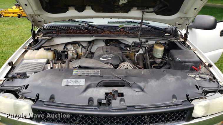 image for item AN9438 2002 Chevrolet Silverado 2500HD Crew Cab pickup truck