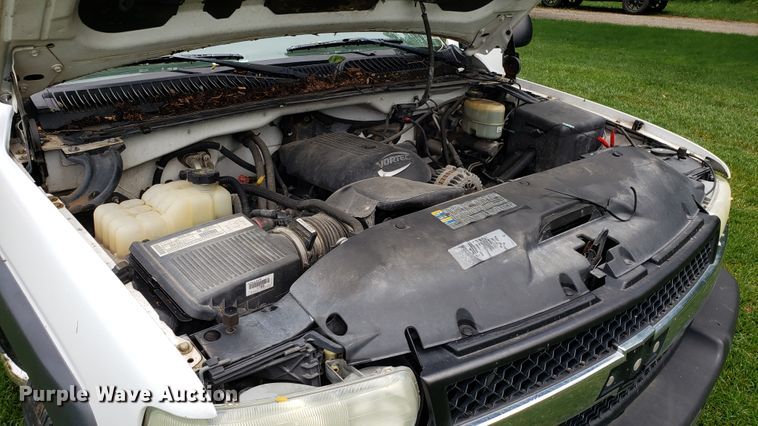 image for item AN9438 2002 Chevrolet Silverado 2500HD Crew Cab pickup truck