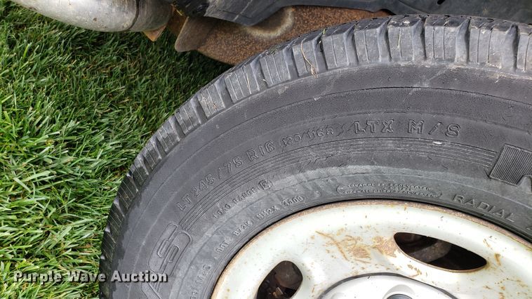 image for item AN9438 2002 Chevrolet Silverado 2500HD Crew Cab pickup truck