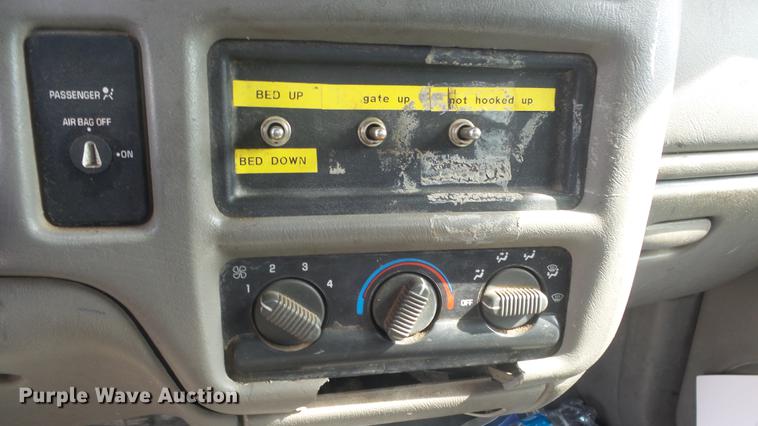 image for item BL9033 2001 Chevrolet S10 pickup truck