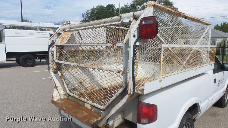 image for item BL9033 2001 Chevrolet S10 pickup truck