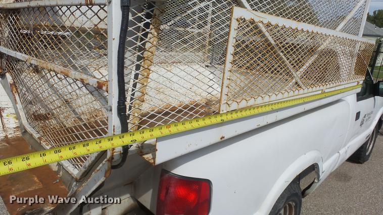 image for item BL9033 2001 Chevrolet S10 pickup truck