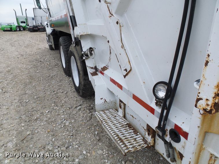 image for item DB2237 2005 Sterling L-Line refuse truck