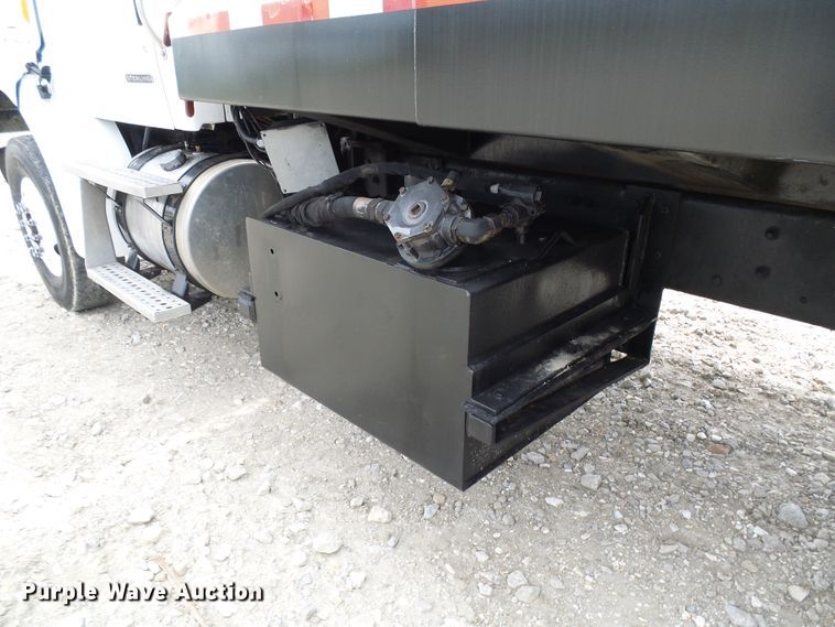 image for item DB2237 2005 Sterling L-Line refuse truck