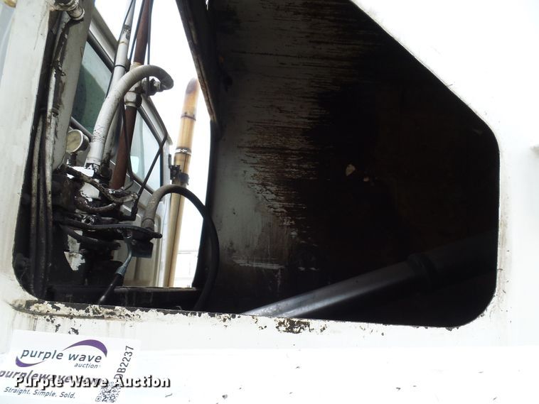 image for item DB2237 2005 Sterling L-Line refuse truck