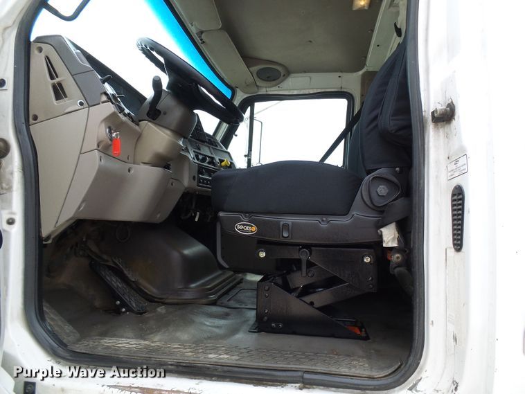 image for item DB2237 2005 Sterling L-Line refuse truck