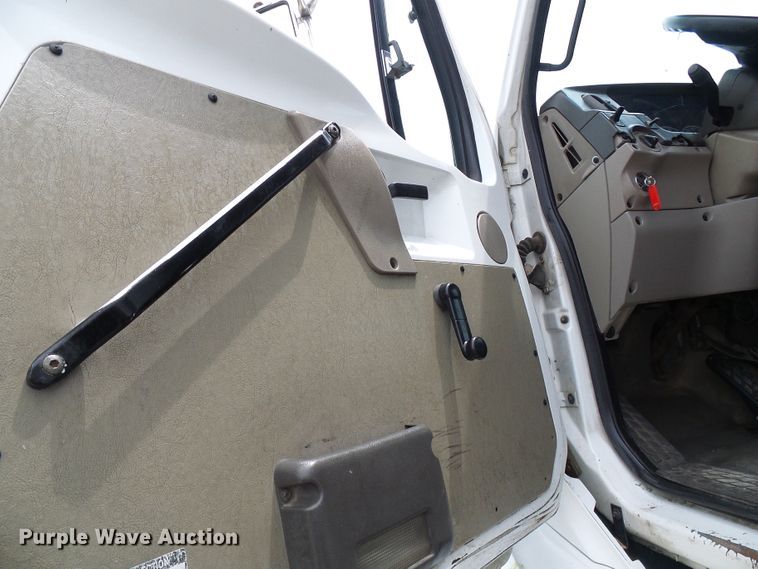 image for item DB2237 2005 Sterling L-Line refuse truck