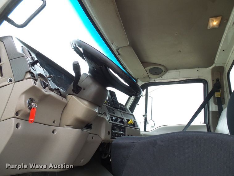 image for item DB2237 2005 Sterling L-Line refuse truck