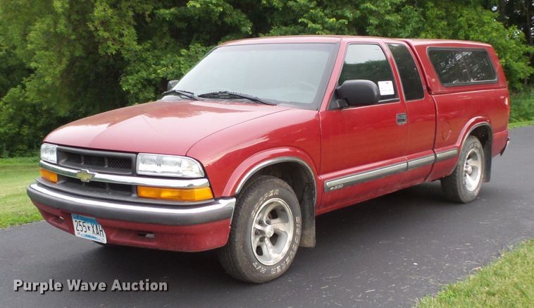 image for item DC4534 2003 Chevrolet S10 Ext. Cab pickup truck