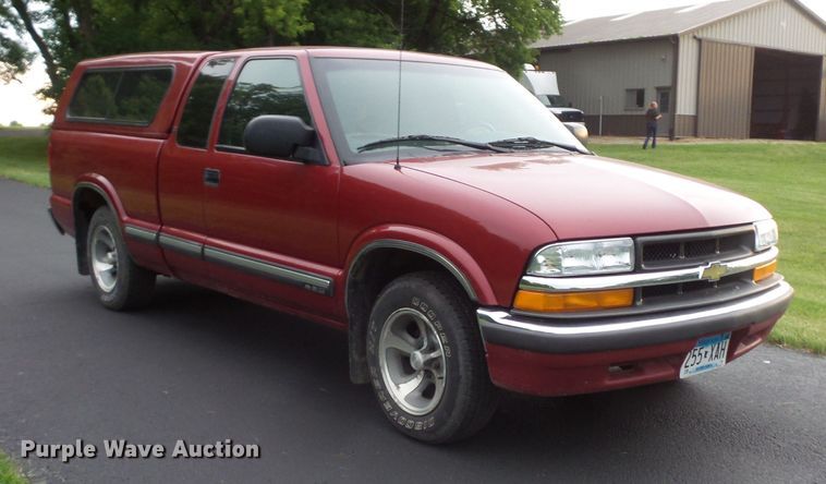 image for item DC4534 2003 Chevrolet S10 Ext. Cab pickup truck