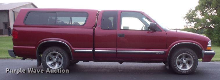 image for item DC4534 2003 Chevrolet S10 Ext. Cab pickup truck