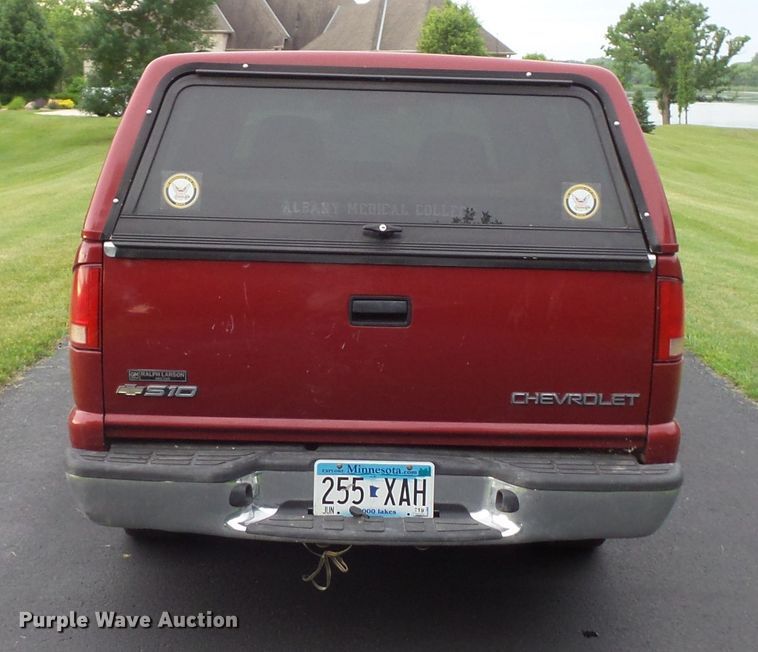 image for item DC4534 2003 Chevrolet S10 Ext. Cab pickup truck