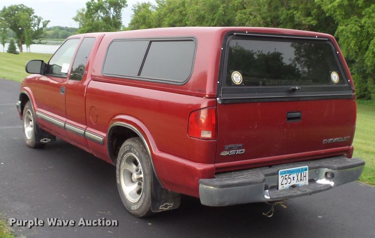 image for item DC4534 2003 Chevrolet S10 Ext. Cab pickup truck
