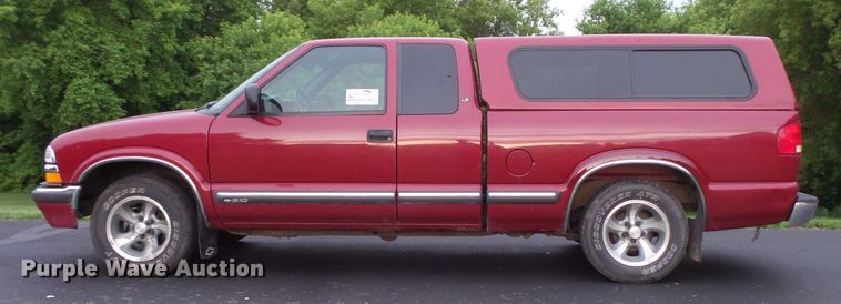 image for item DC4534 2003 Chevrolet S10 Ext. Cab pickup truck