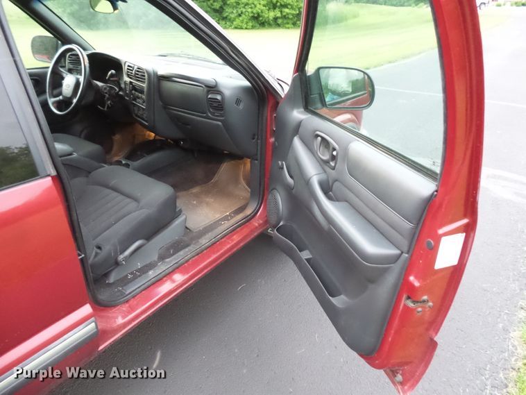 image for item DC4534 2003 Chevrolet S10 Ext. Cab pickup truck