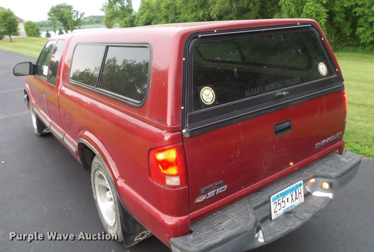 image for item DC4534 2003 Chevrolet S10 Ext. Cab pickup truck