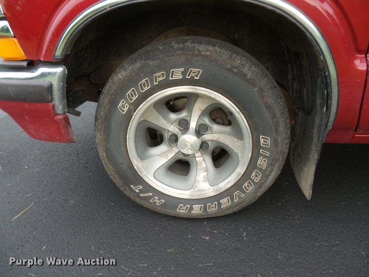 image for item DC4534 2003 Chevrolet S10 Ext. Cab pickup truck