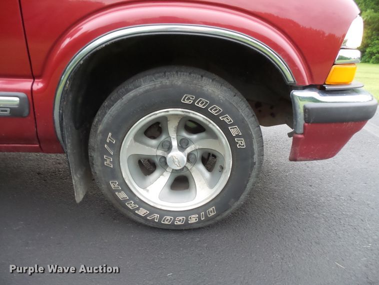 image for item DC4534 2003 Chevrolet S10 Ext. Cab pickup truck