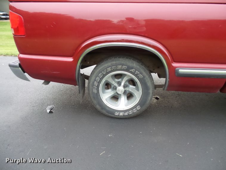 image for item DC4534 2003 Chevrolet S10 Ext. Cab pickup truck