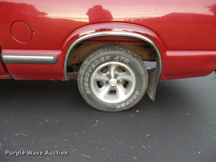 image for item DC4534 2003 Chevrolet S10 Ext. Cab pickup truck