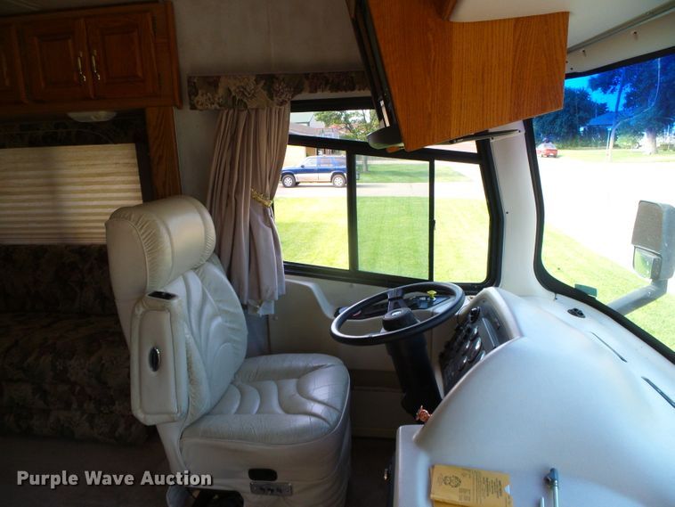 image for item DC5107 2000 Freightliner 38WDD Endeavor Holiday Rambler RV