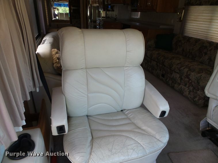 image for item DC5107 2000 Freightliner 38WDD Endeavor Holiday Rambler RV