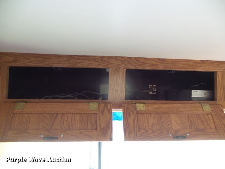 image for item DC5107 2000 Freightliner 38WDD Endeavor Holiday Rambler RV