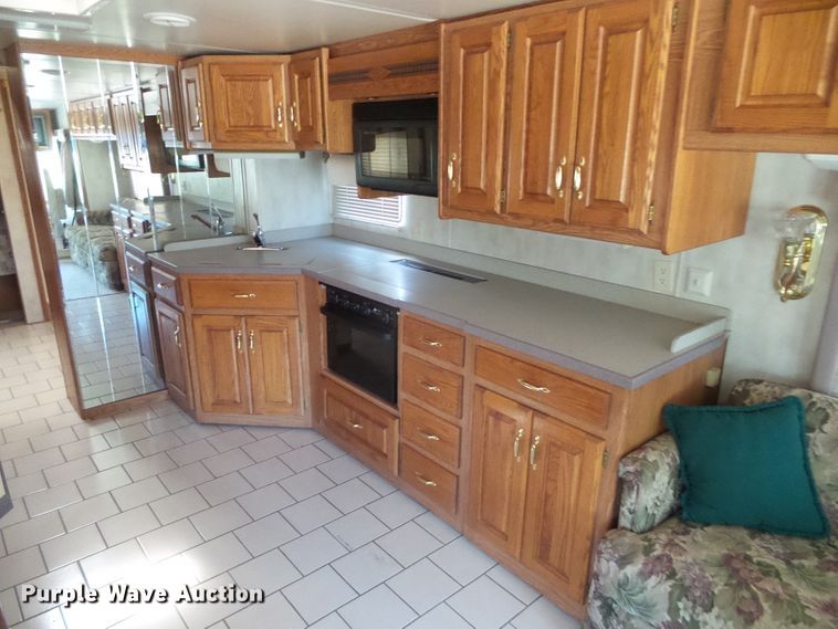 image for item DC5107 2000 Freightliner 38WDD Endeavor Holiday Rambler RV