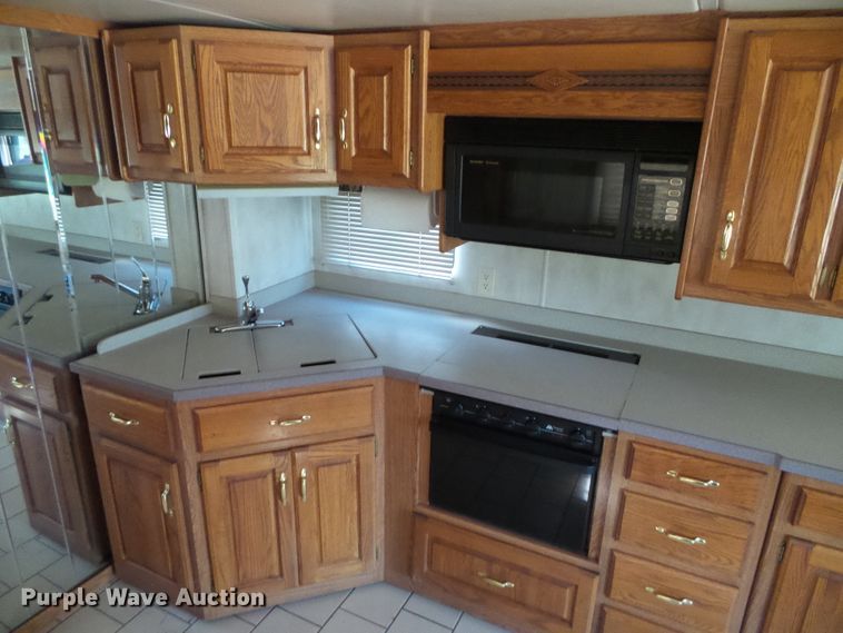 image for item DC5107 2000 Freightliner 38WDD Endeavor Holiday Rambler RV