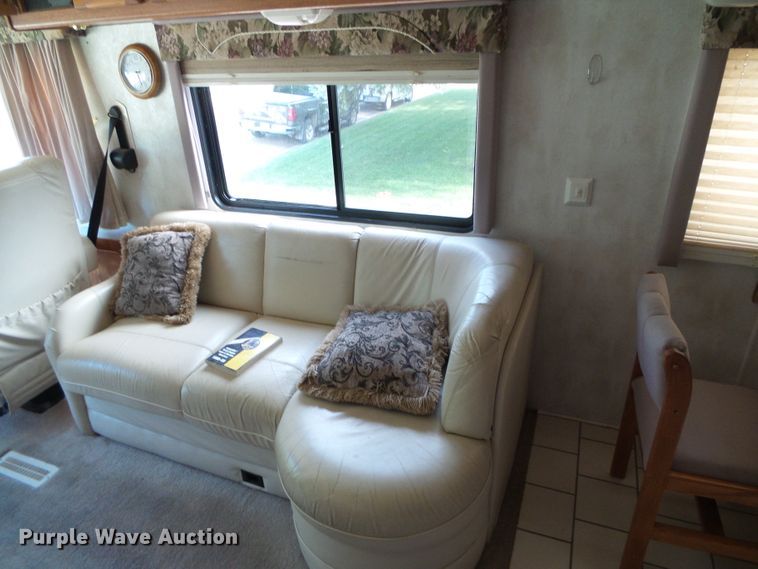 image for item DC5107 2000 Freightliner 38WDD Endeavor Holiday Rambler RV