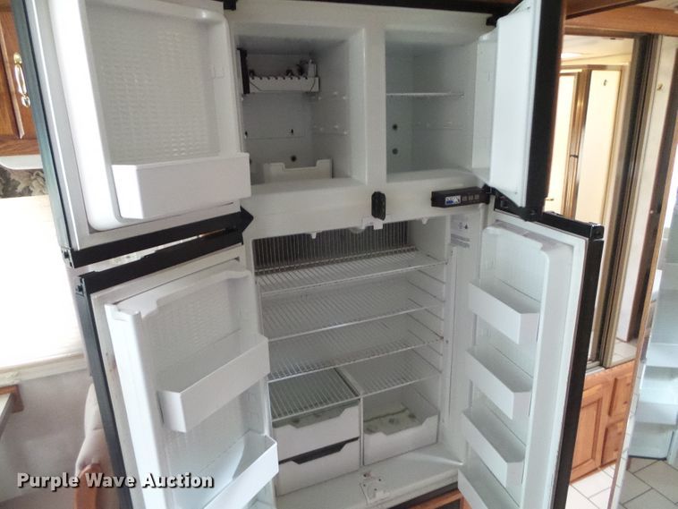 image for item DC5107 2000 Freightliner 38WDD Endeavor Holiday Rambler RV