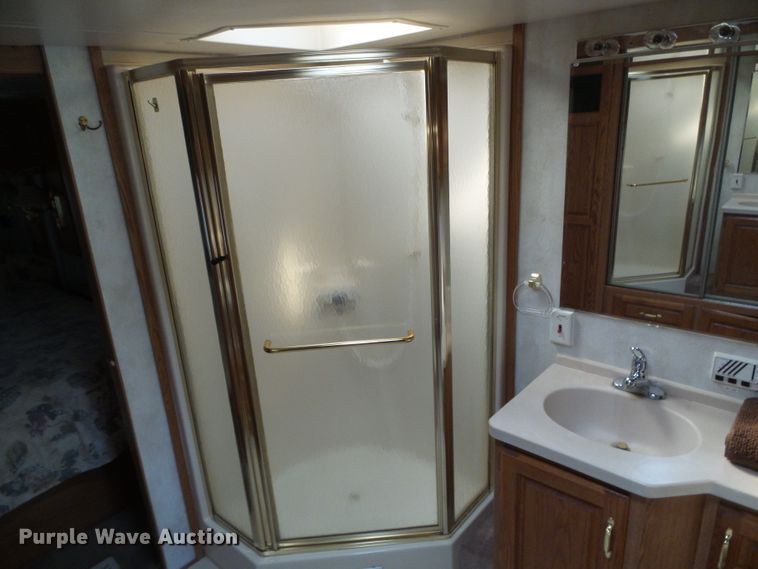 image for item DC5107 2000 Freightliner 38WDD Endeavor Holiday Rambler RV