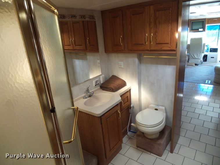 image for item DC5107 2000 Freightliner 38WDD Endeavor Holiday Rambler RV