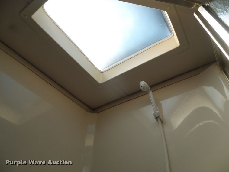 image for item DC5107 2000 Freightliner 38WDD Endeavor Holiday Rambler RV