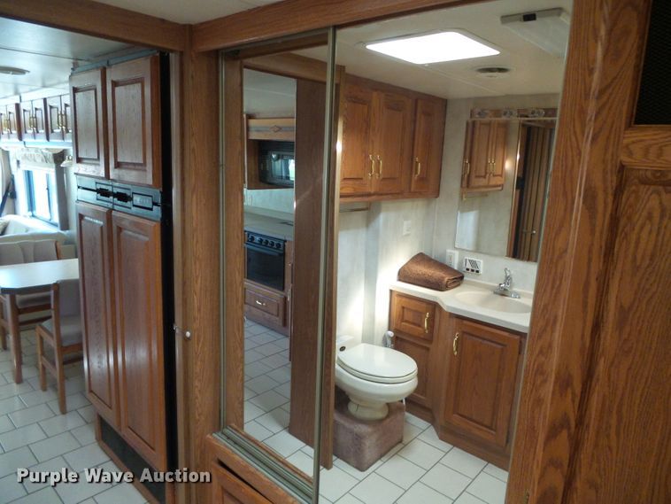 image for item DC5107 2000 Freightliner 38WDD Endeavor Holiday Rambler RV