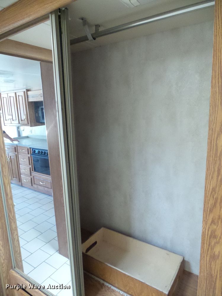 image for item DC5107 2000 Freightliner 38WDD Endeavor Holiday Rambler RV