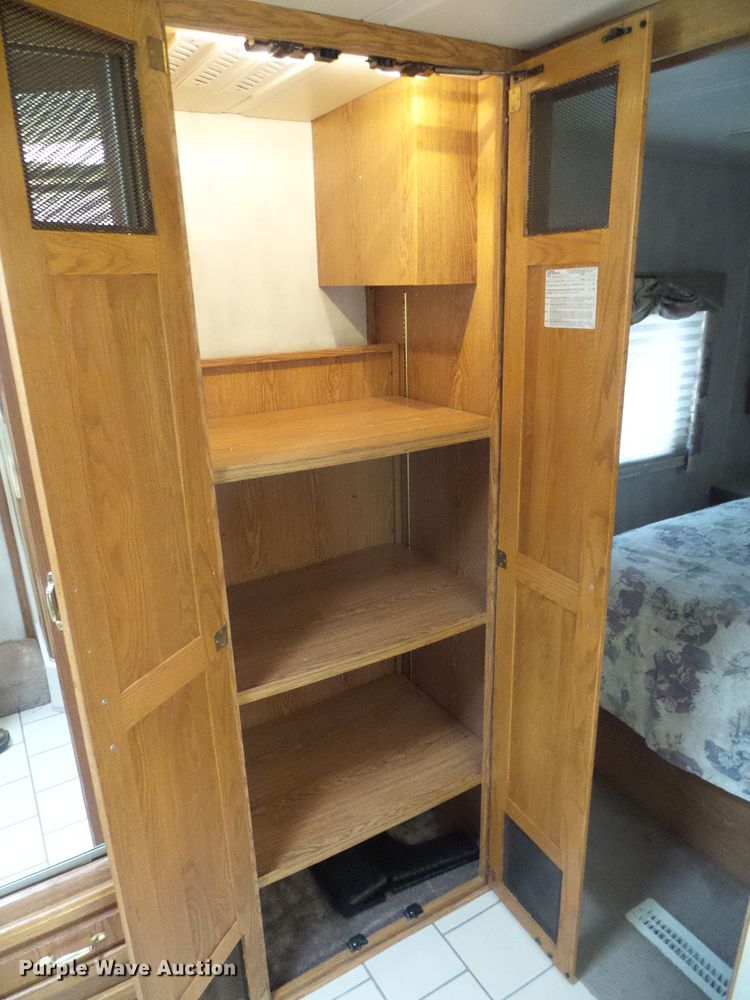 image for item DC5107 2000 Freightliner 38WDD Endeavor Holiday Rambler RV